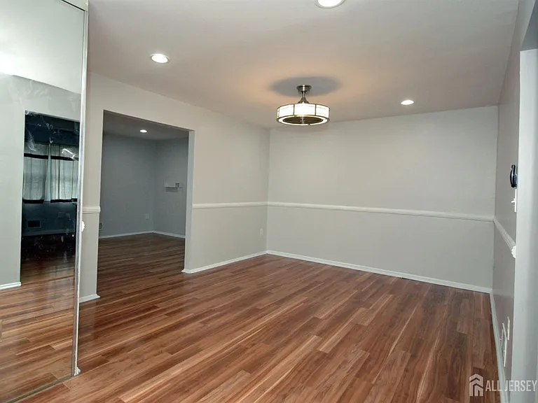 4 White Oaks Dr — Photo 17