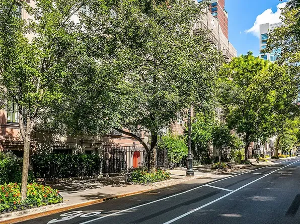 222 East 61st Street image 26 of 27