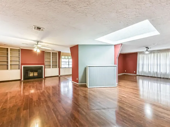 10919 Checkerboard St, Houston, TX 77096