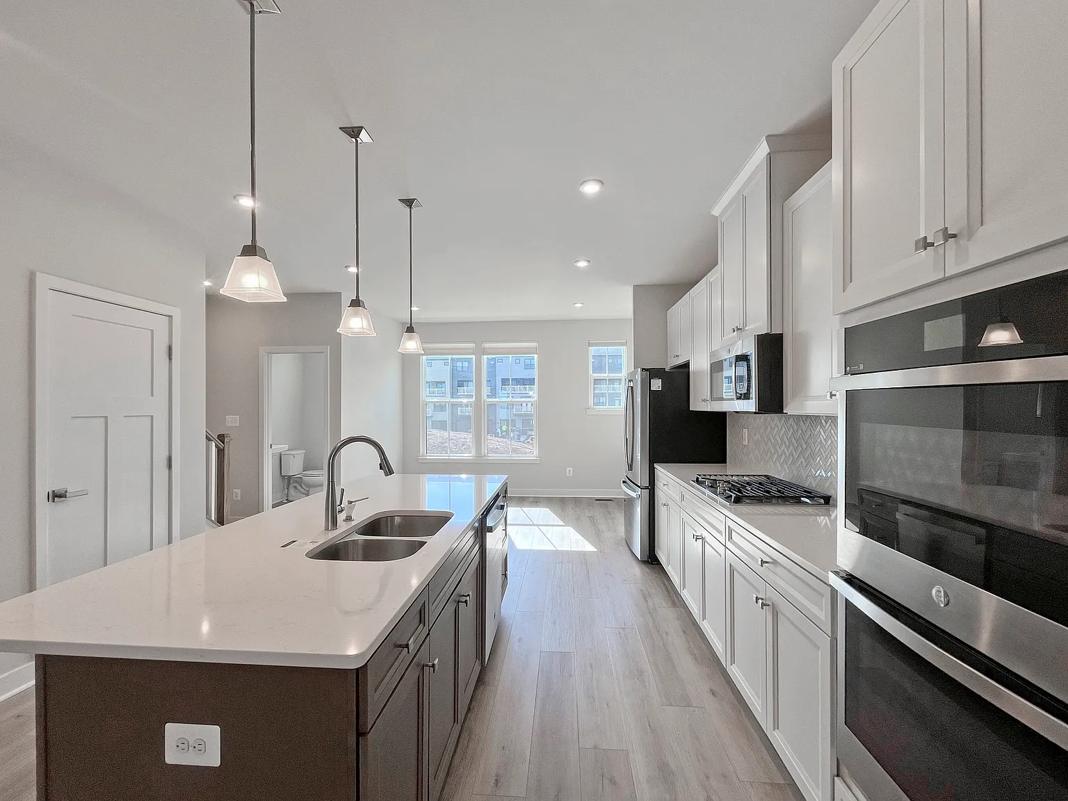 4 bed, 2248 sqft, $3,950 — Photo 2