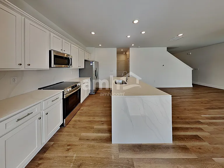 1048 Highland St — Photo 3