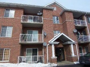 9225 S Roberts Rd APT 3B, Hickory Hills, IL 60457