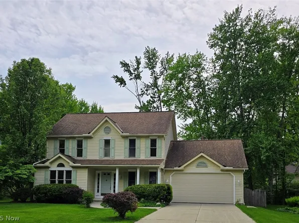8460 Old Post Rd, Olmsted Falls, OH 44138