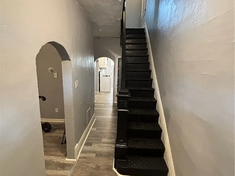 247 Rochelle St — Photo 10