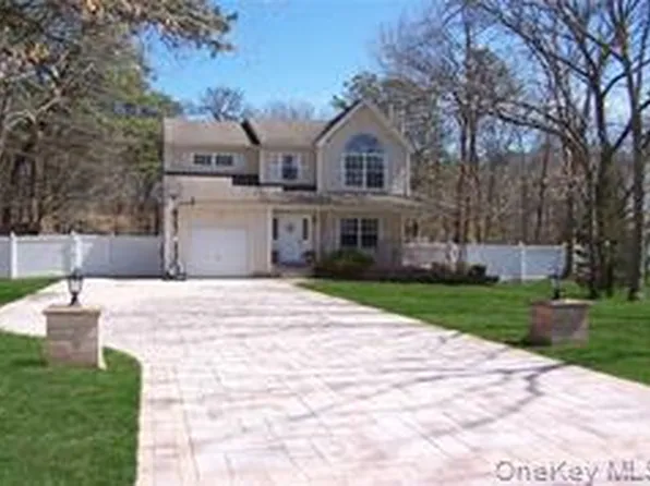 139 N Coleman Rd, Centereach, NY 11720