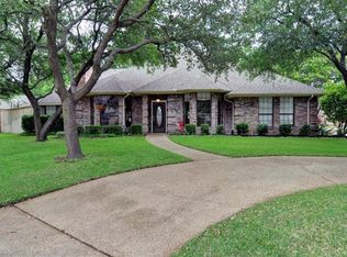 6721 Castle Creek Dr, Fort Worth, TX 76132