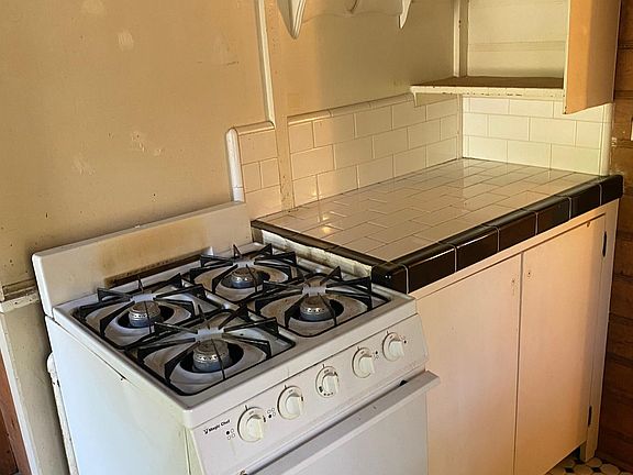 3rd image of 7219 Hampton Ave #20