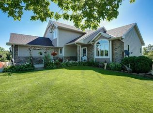 3790 Highland Rd, Saint Bonifacius, MN 55375