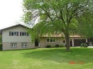 4318 Newland Dr, Cedar Falls, IA 50613