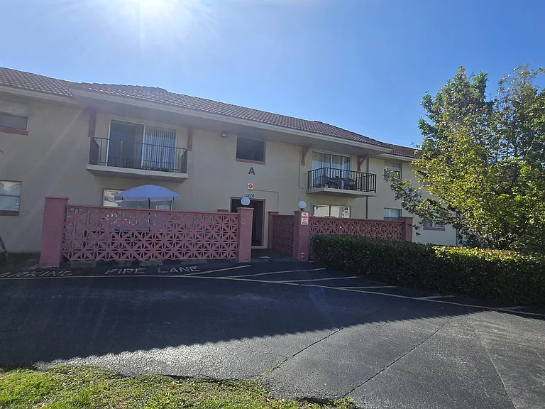 11606 NW 29th St #1-A — Photo 2