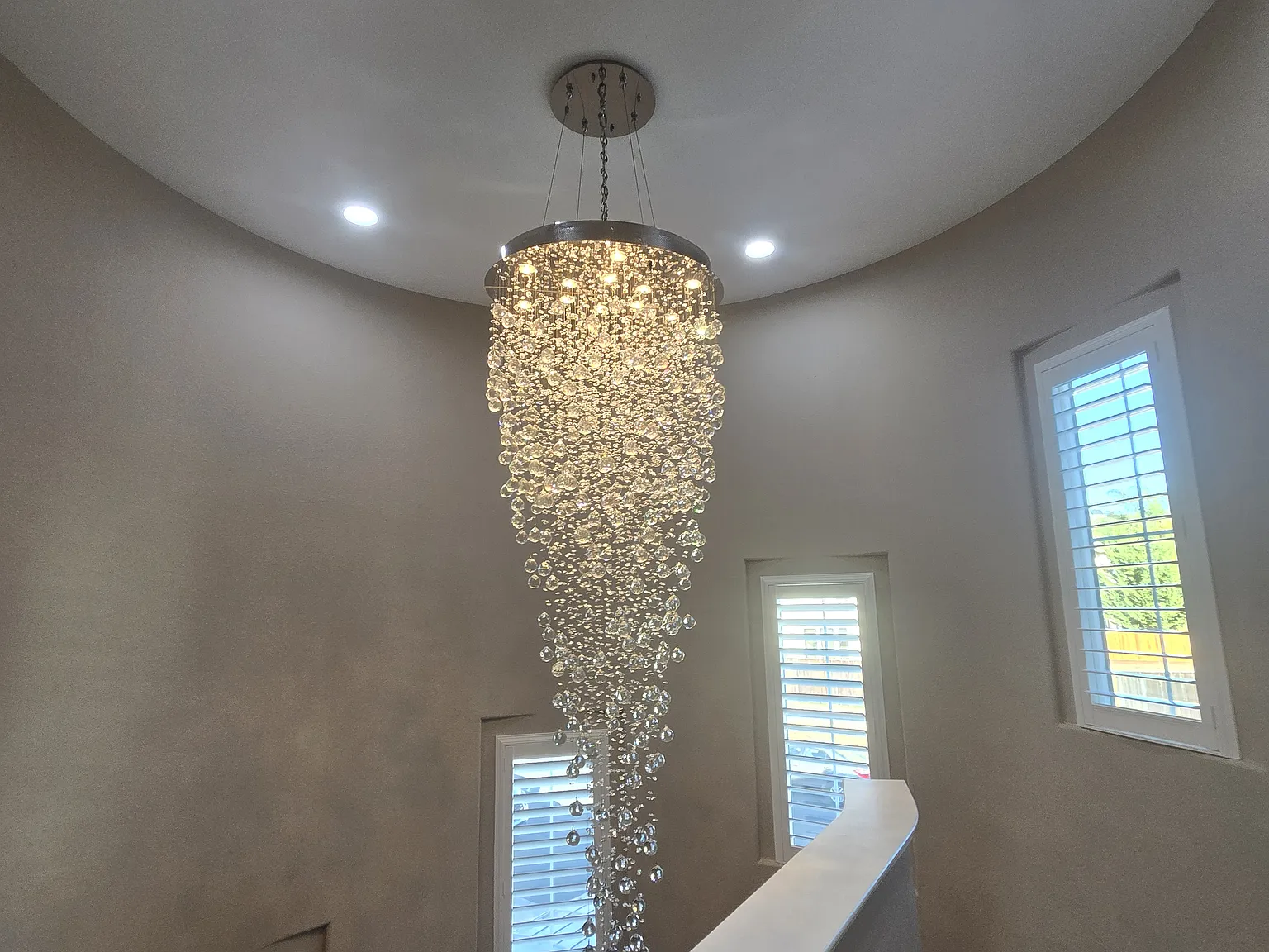 6 bed, 4500 sqft, $5,500 — Photo 1
