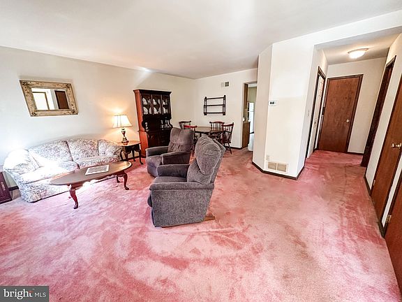 3rd image of 9 Delancey Pl