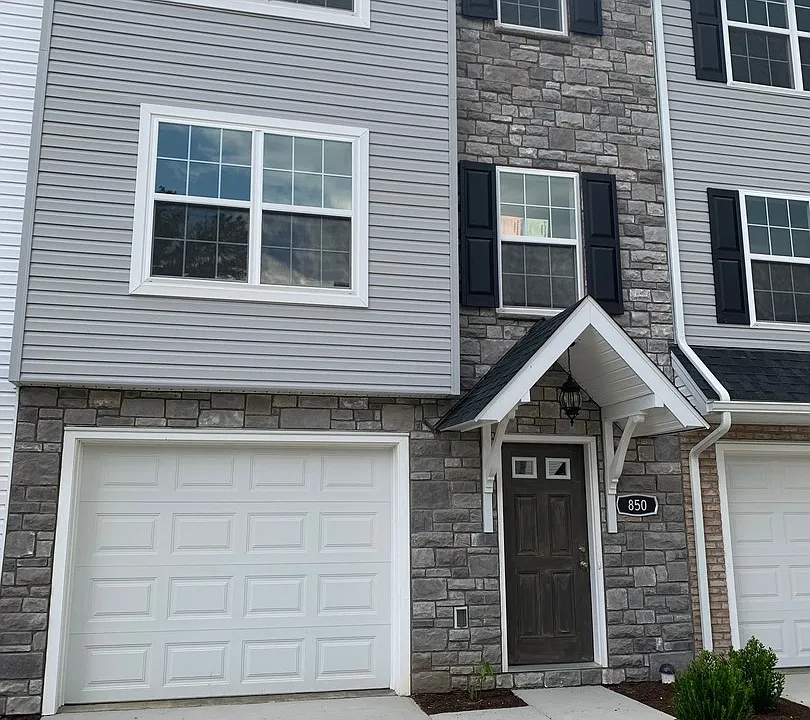 850 Lantern Ct