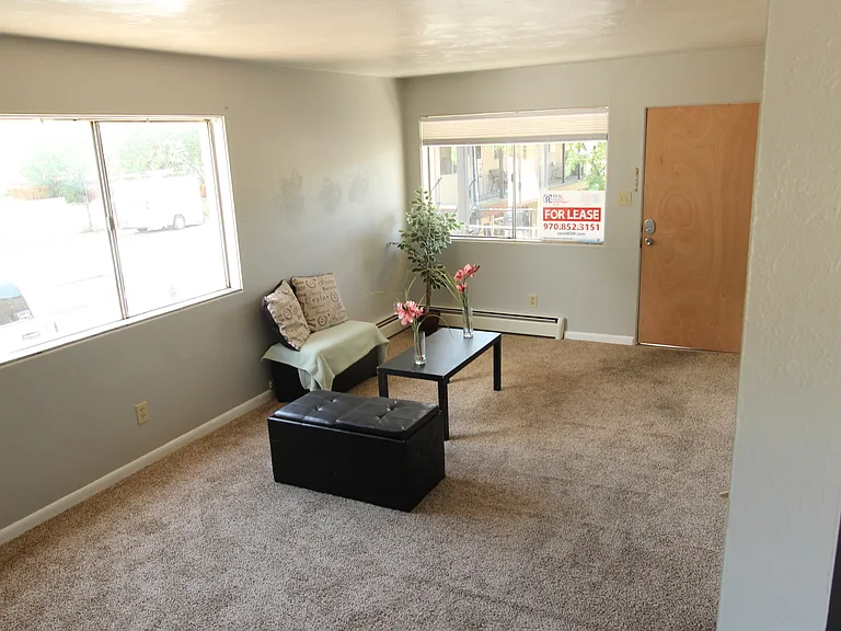 1425 Bunting Ave — Photo 7
