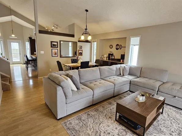 128 Chancery Point E, Strathcona County, AB T8H 1Z4