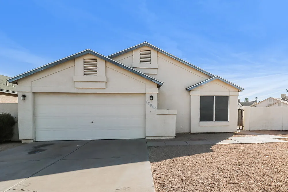 3 bed, 2.0 bath, 1322 sqft, $1,945 — Photo 1