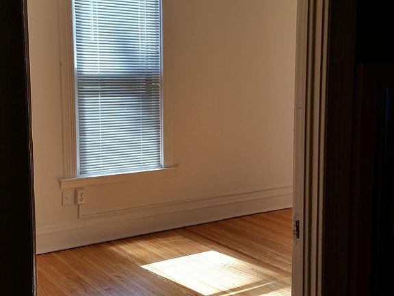 2nd image of 103 Victoria St N APT 2