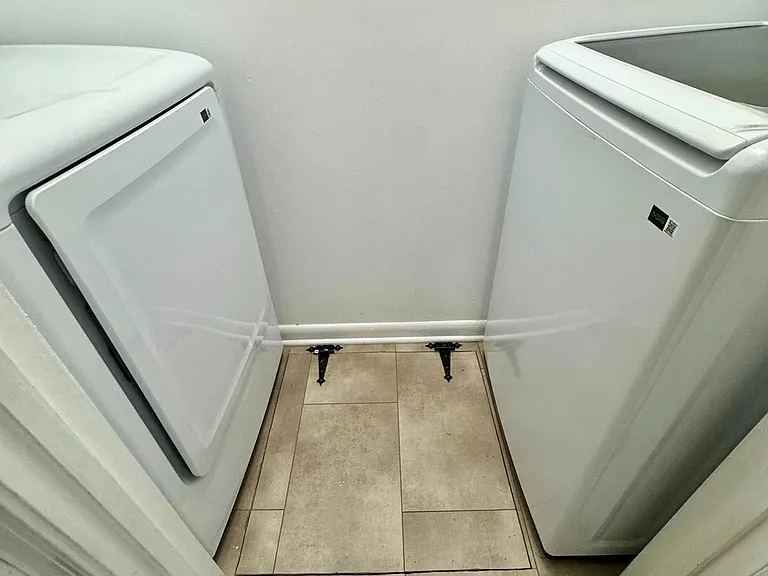 13203 Hampshire Ct — Photo 17