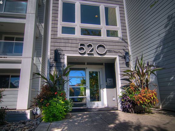 2nd image of 520 SE Columbia River Dr APT 233