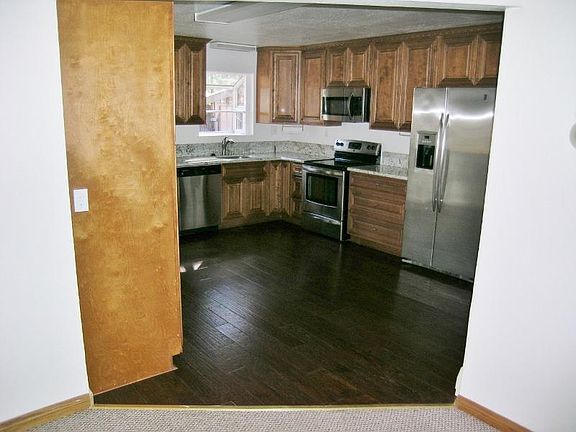 5th image of 726 Tallac Ave