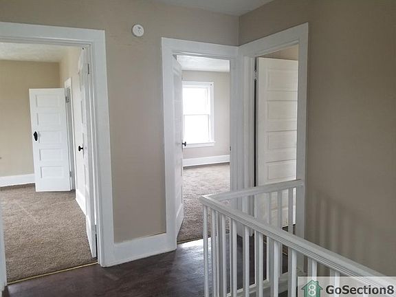 5th image of 906 College St