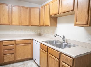 1005 Avenue K #6, Carter Lake, IA 51510