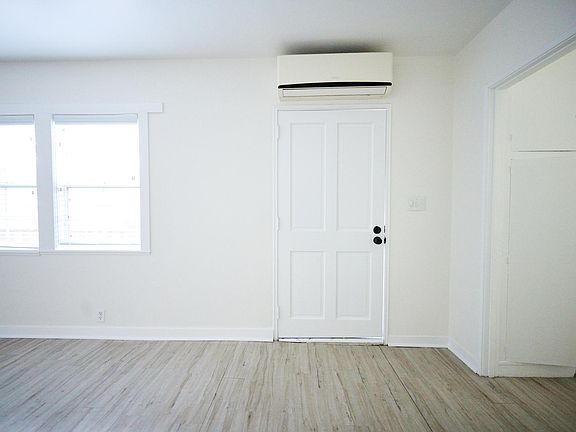 4th image of 4804 1/2 York Blvd
