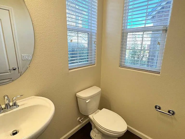 3508 Corsica Ct — Photo 26