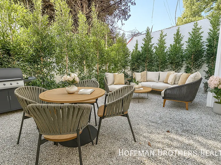 1249 1/4 N Beachwood Dr — Photo 4