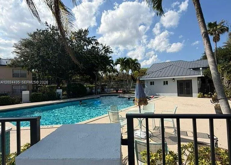 South Palm Place Condo — Photo 2