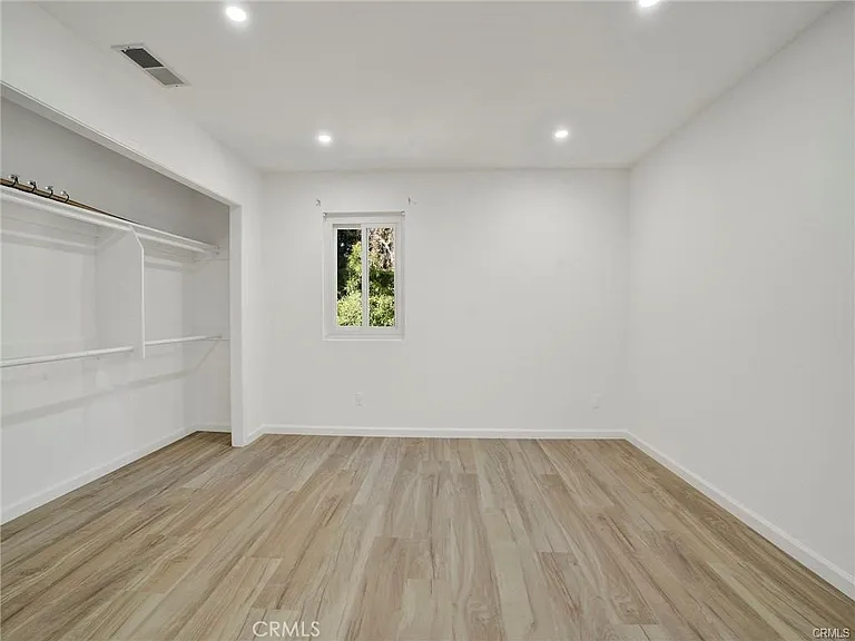727 Robinson St — Photo 6