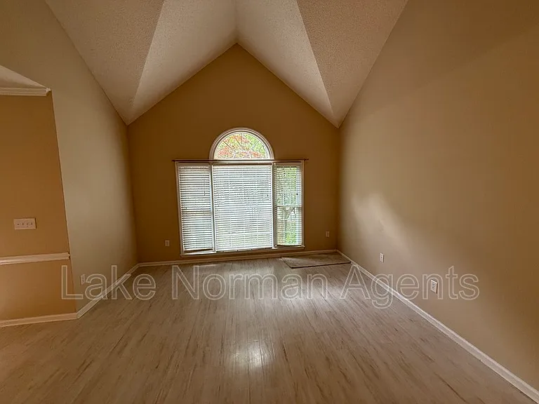 9423 Fairmead Dr — Photo 5