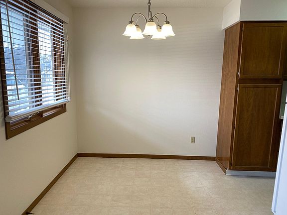 2nd image of 3009 Lilac Ln #5