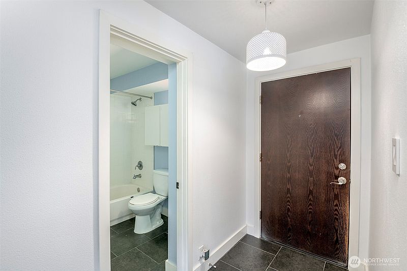 4th image of 752 Bellevue Avenue E #208
