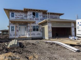 690 NE Traverse Dr, Waukee, IA 50263