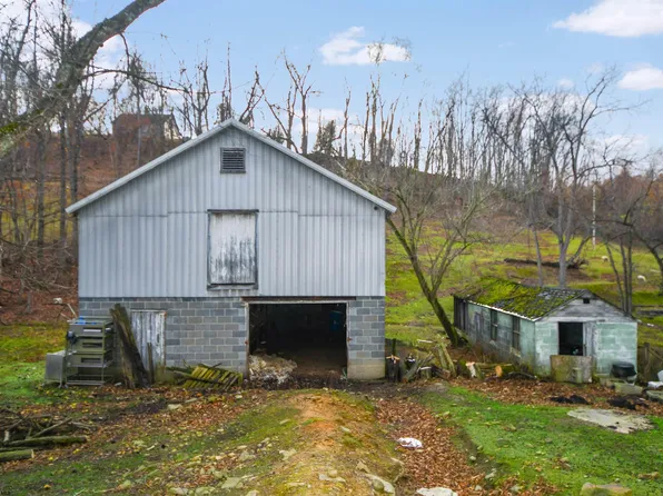 212 Halleck Rd, Fairmont, WV 26554