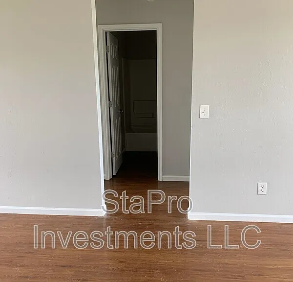110 Village Pl — Photo 8