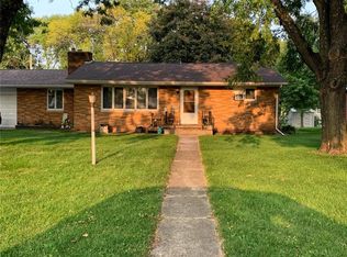 912 Ridgeview Rd, Monticello, IA 52310