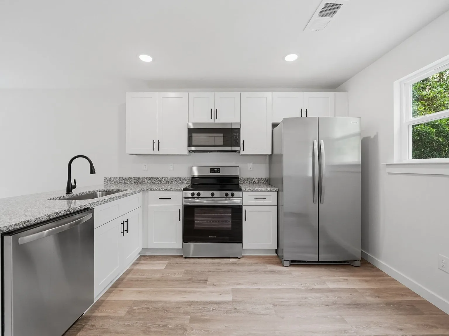 3 bed, 2.5 bath, 1333 sqft, $1,695 — Photo 4