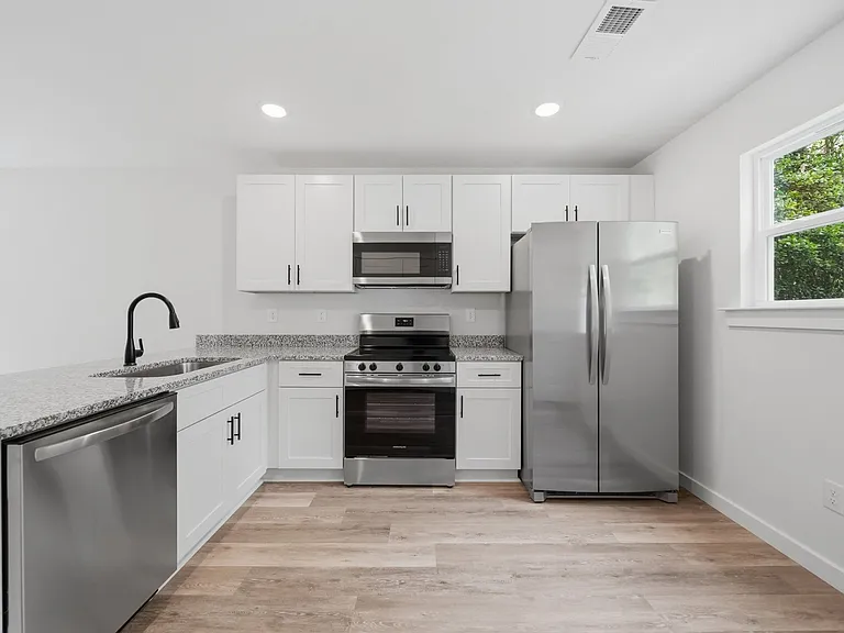 315 2nd Ave SE — Photo 4