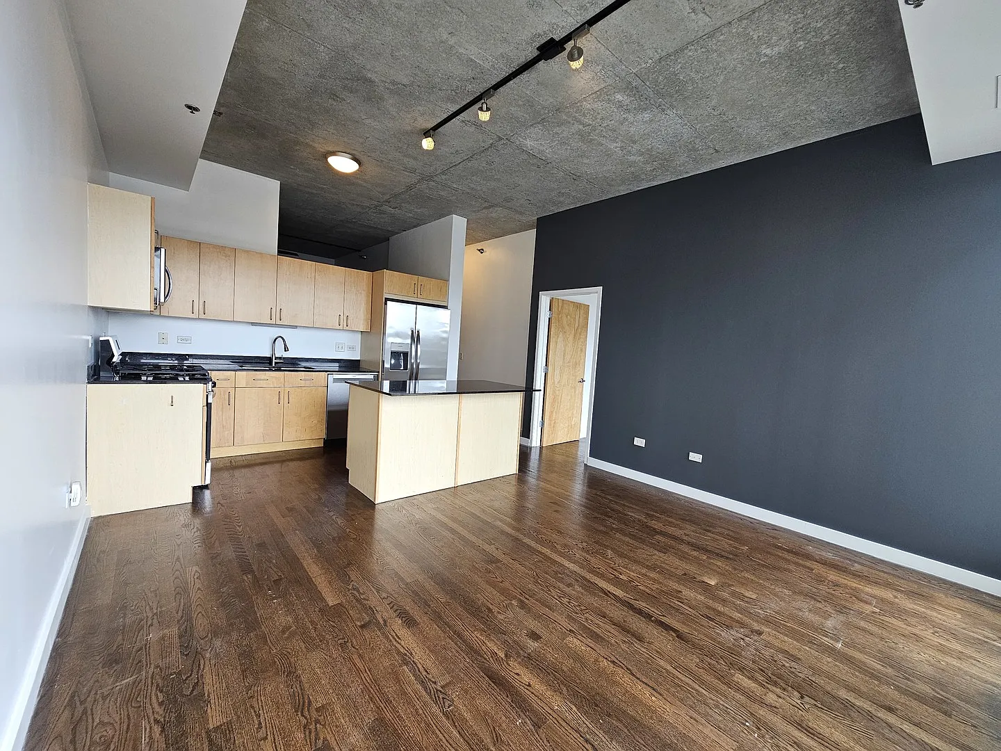 2 bed, $2,600 — Photo 4