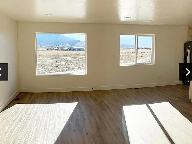 2754 N Clark Pkwy — Photo 3