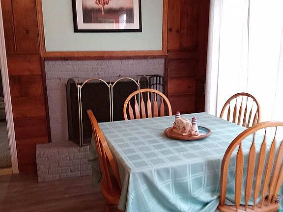 Living/dining area