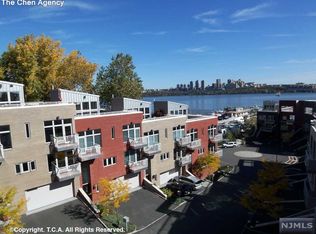 7 Vela Way #7, Edgewater, NJ 07020