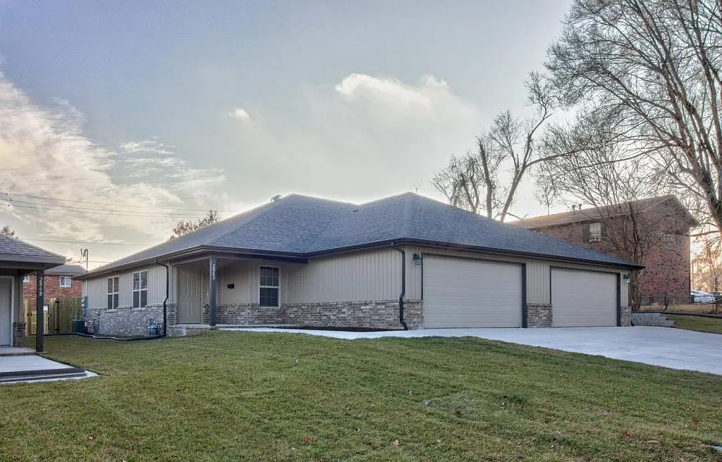 3 bed, 1250 sqft, $1,550 — Photo 1
