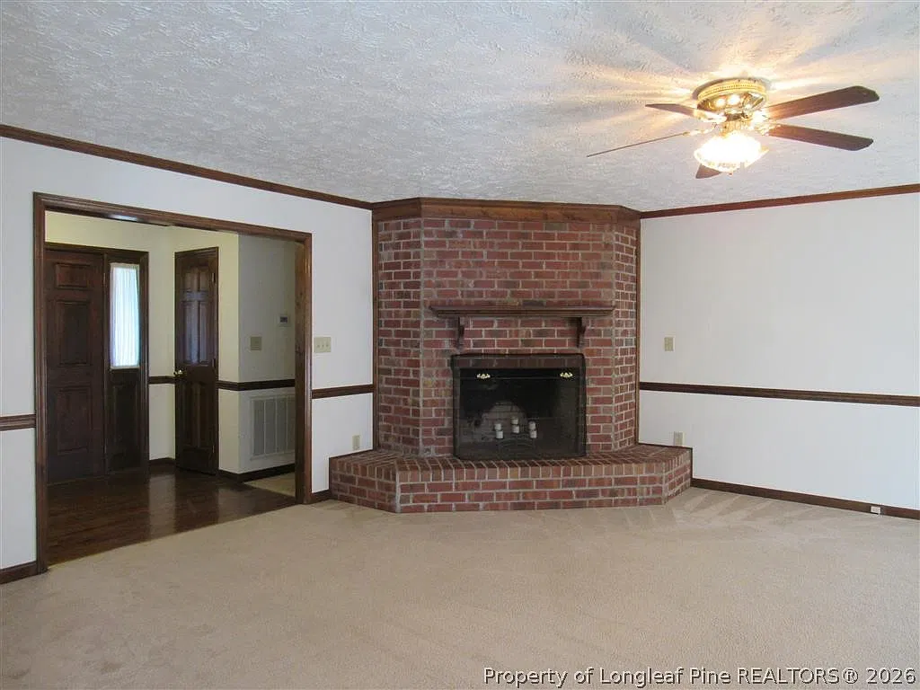 3 bed, 2.0 bath, 2150 sqft, $1,795 — Photo 2