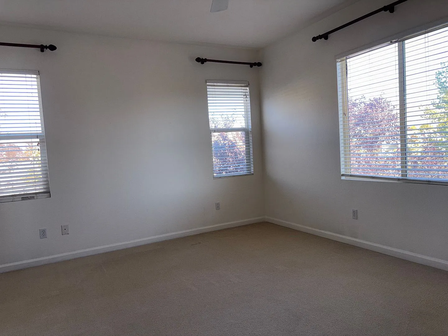 Beautiful 3 bedroom in South Reno — Photo 2