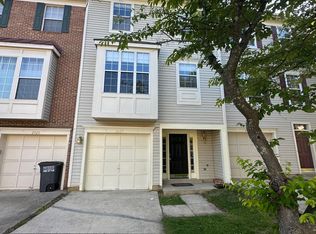 2426 Clover Field Cir, Herndon, VA 20171