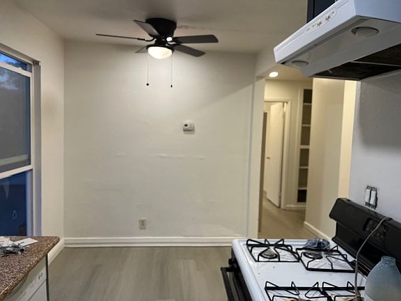 Dinning area with ceiling fan