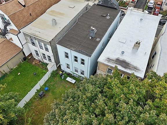 5th image of 30 Sheffield St #1